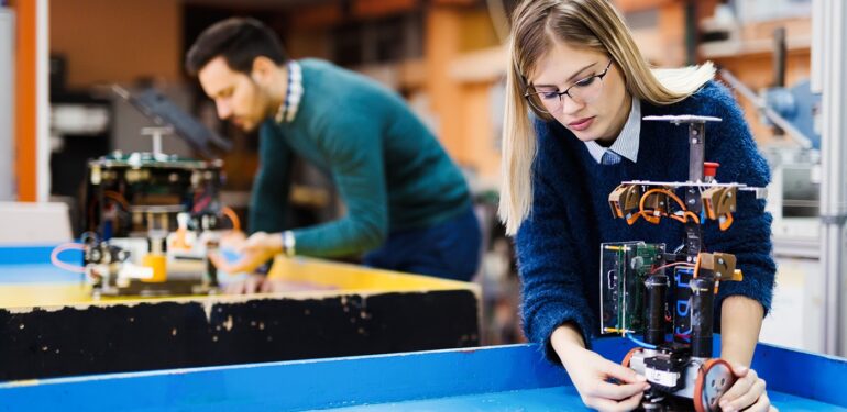 Kocaeli’de otobüs yakan akaryakıt üreten imalathaneye baskın