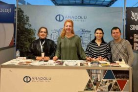 anadolu-universitesi-istanbul-bolum-tanitim-gunlerinde-aday-ogrencilerle-bulustu-BVRdNsqk.jpg