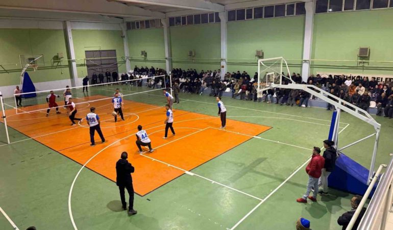 Beylikova Kaymakamlığı Kurumlar Arası Voleybol takımları şampiyonluk için hazırlanıyor