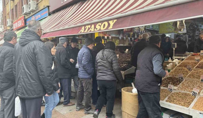 Esnaf yoğunluktan memnun