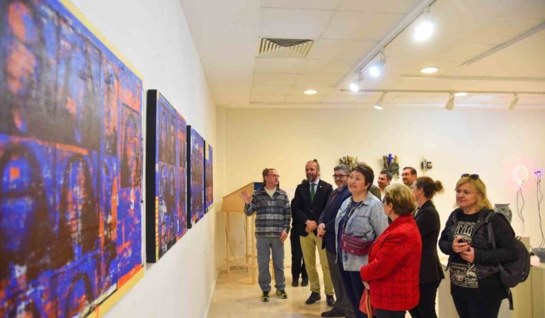 23 Nisan Ulusal Egemenlik ve Çocuk Bayramı sergisi sanatseverlerle buluştu