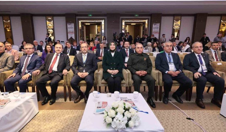 Afyonkarahisar’da 8. Tıbbi ve Aromatik Bitkiler Çalıştayı devam ediyor