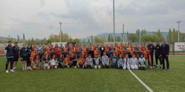 bilecik-kolej-kiz-spor-kulubu-ile-galatasaray-kadin-futbol-takimlari-hazirlik-maci-yapti-x14TTVzd.jpg