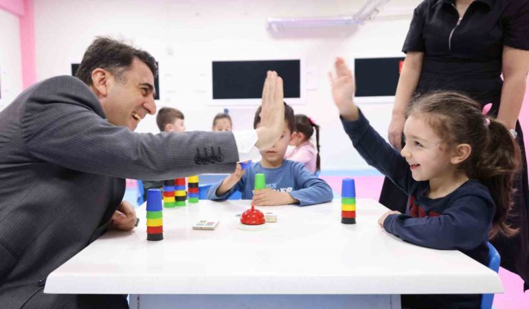 Bilecik Valisi Aygöl, haftaya miniklerle başladı