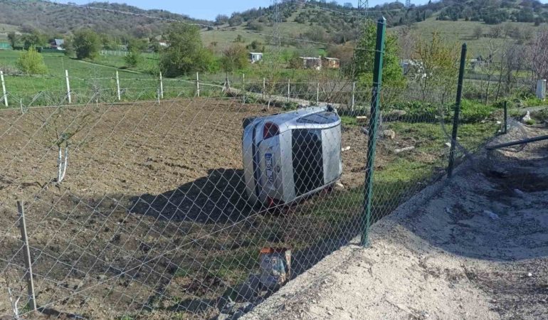 Bilecik’te şarampole yuvarlanan aracın sürücüsü yaralandı