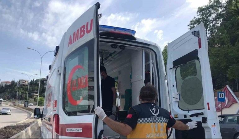 Bilecik’te seyir halinde devrilen motosiklet sürücüsü yaralandı