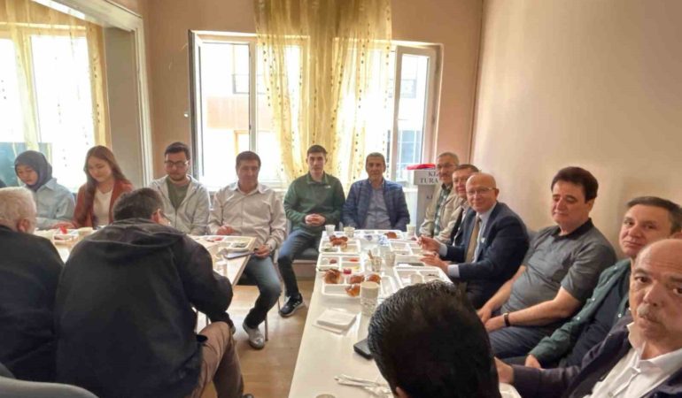 Eskişehir’de okuyan Türk Dünyası öğrenci temsilcileri kahvaltıda bir araya geldi