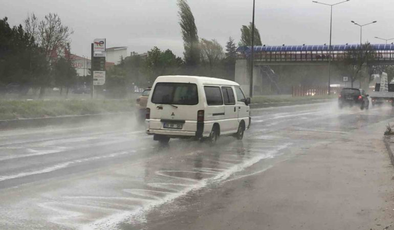 Eskişehir’de sağanak yağış