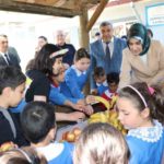gelenekten-gelecege-saglikli-nesiller-projesiyle-ogrencilere-meyve-destegi-mQ1b6XCJ.jpg