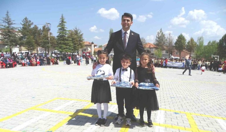 Hisarcık’ta yarışmalarda dereceye giren öğrenciler ödüllendirildi