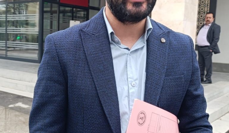 Hukukçu Belediye Başkanı ‘suç uydurma ve iftira’ suçlarından hakim karşısına çıktı