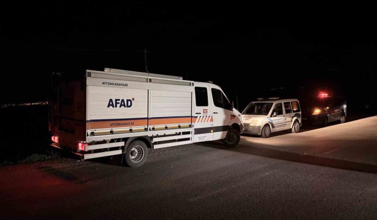 Köprüden çaya uçan otomobilde 4 kişi yaralandı