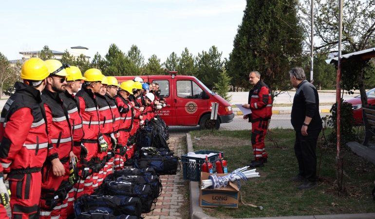 Kütahya Belediyesi Arama Kurtarma ekibinden tatbikatlı hazırlık