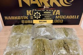 kutahyada-aracinda-3-kilo-uyusturucu-ele-gecirilen-supheli-tutuklandi-ChIrpFrm.jpg