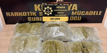 kutahyada-aracinda-3-kilo-uyusturucu-ele-gecirilen-supheli-tutuklandi-ChIrpFrm.jpg