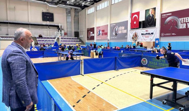 Masa tenisi müsabakaları başladı