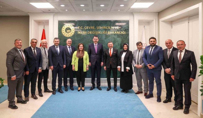 Milletvekili Erbaş ve MHP’li başkanlar bakanlarla görüştü