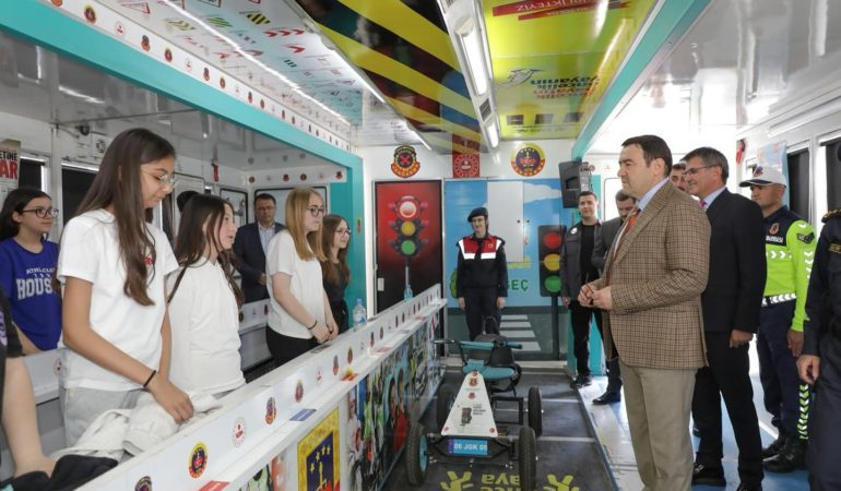 Mobil Trafik Eğitim Tırı Kütahya’da