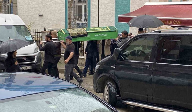 Paraşüt kazasında ölen 2 arkadaş Eskişehir’de defnedildi