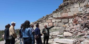tarih-ogretmenleri-osmanli-devletinden-miras-kalan-karacahisar-kalesini-gezdi-2zTbJZkf.jpg