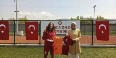 uefa-kadinlar-sampiyonlar-liginde-gruplara-kalmayi-basaran-galatasaray-u-17-kadin-futbol-takimi-golpazarinda-kampa-esdMYOHu.jpg