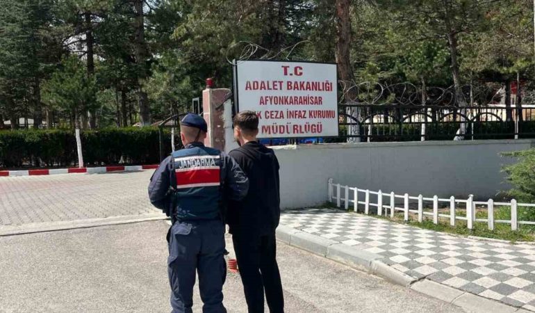 Uyuşturucu suçundan aranan şahsı jandarma yakaladı