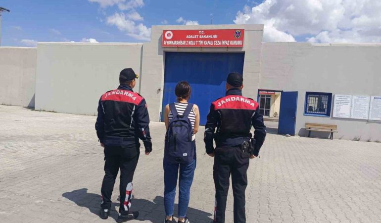 Uyuşturucu suçundan hapis cezasıyla aranan şahsı jandarma yakaladı