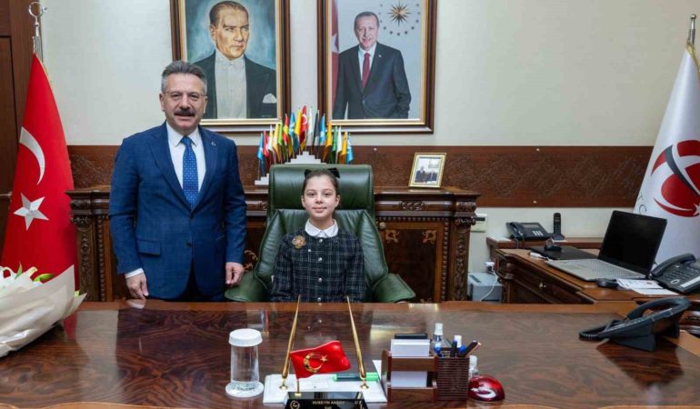 Vali Aksoy 23 Nisan’da koltuğunu minik Hatice’ye devretti
